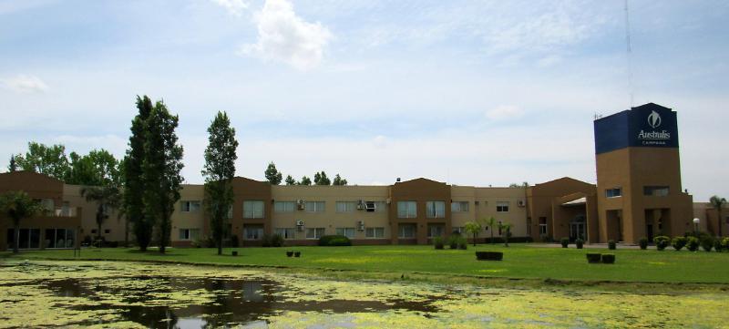 Wyndham Garden Campana Hotel Exterior photo